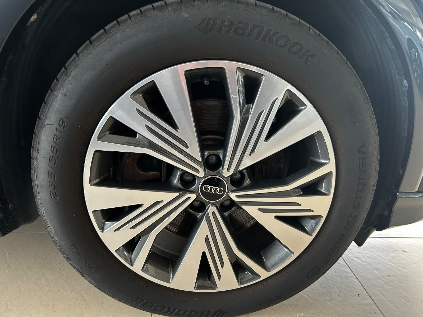 Sort Audi Q4 e-tron fra 2024
