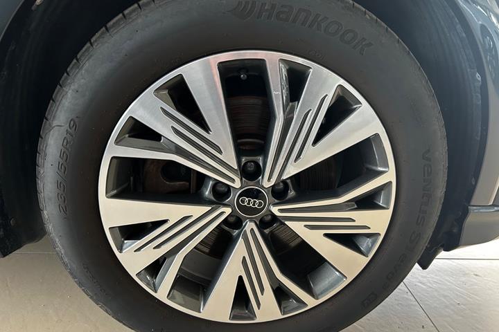 Sort Audi Q4 e-tron fra 2024