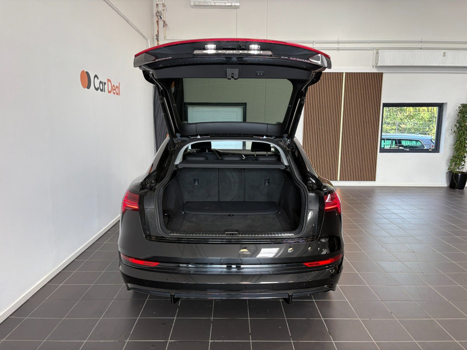 Sort Audi e-tron fra 2023