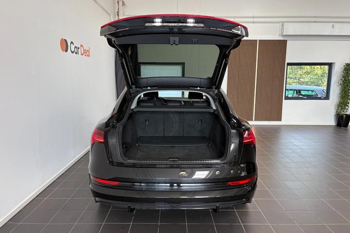 Sort Audi e-tron fra 2023