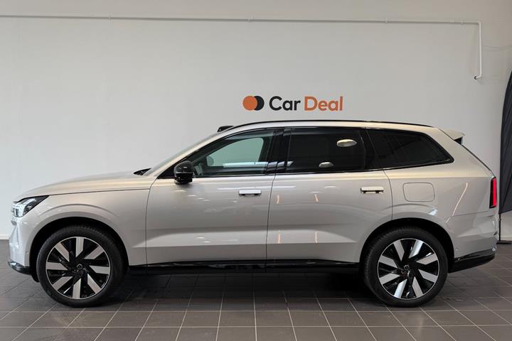 Sølv Volvo EX90 fra 2025