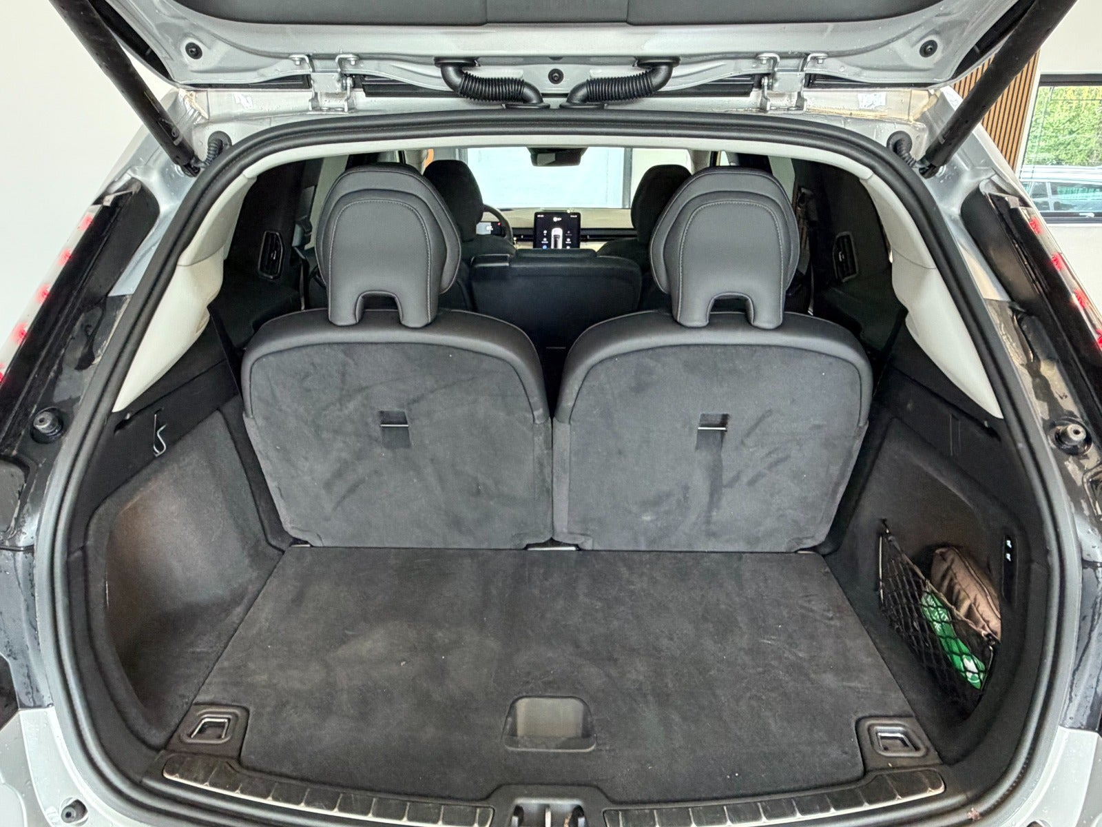 Sølv Volvo EX90 fra 2025