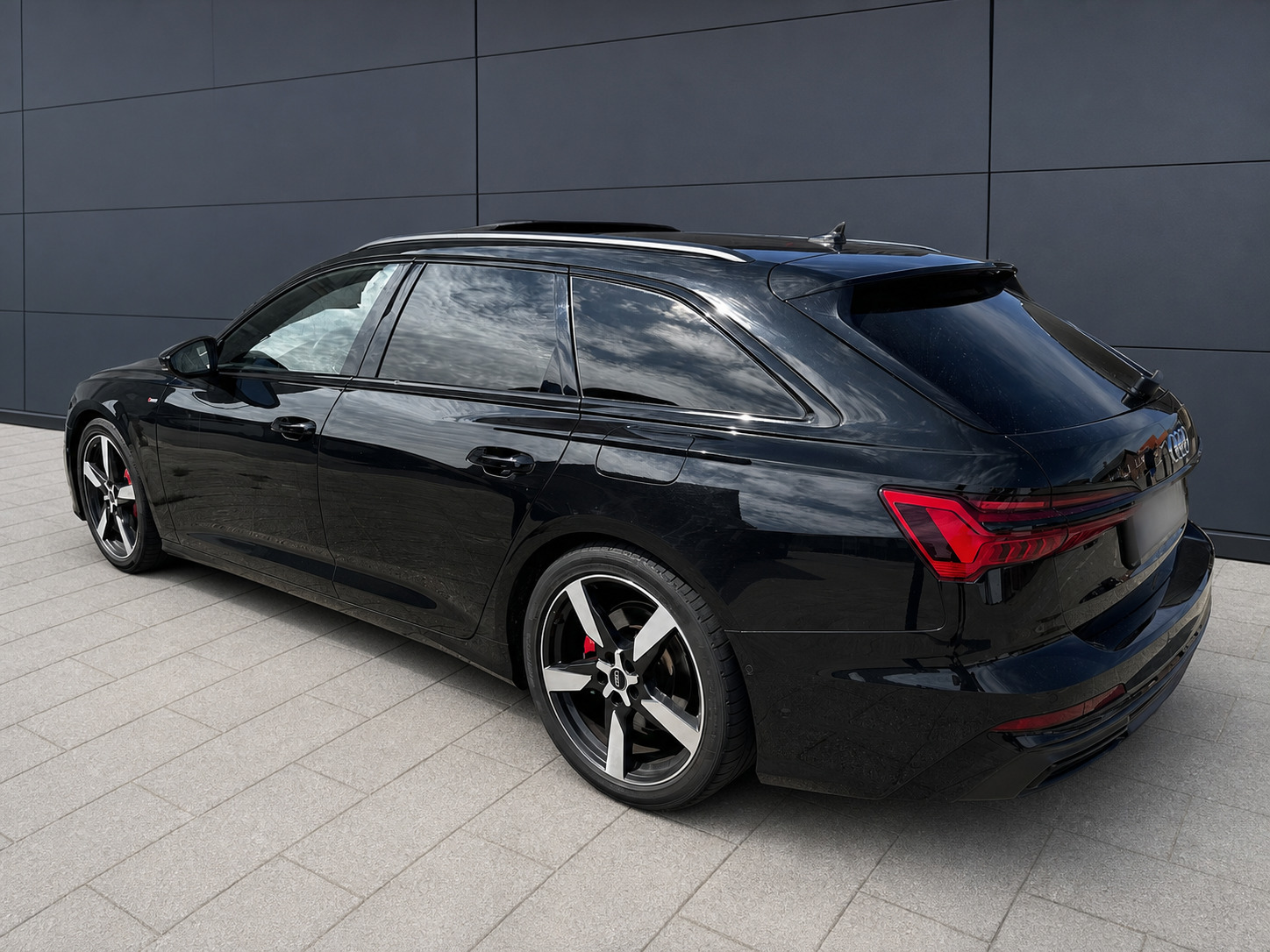 Sort Audi A 6 fra 2020