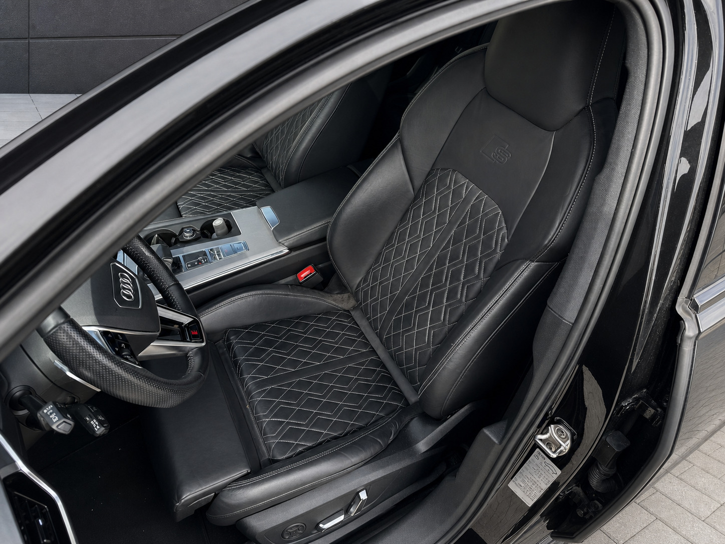 Sort Audi A 6 fra 2020