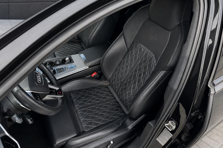 Sort Audi A 6 fra 2020