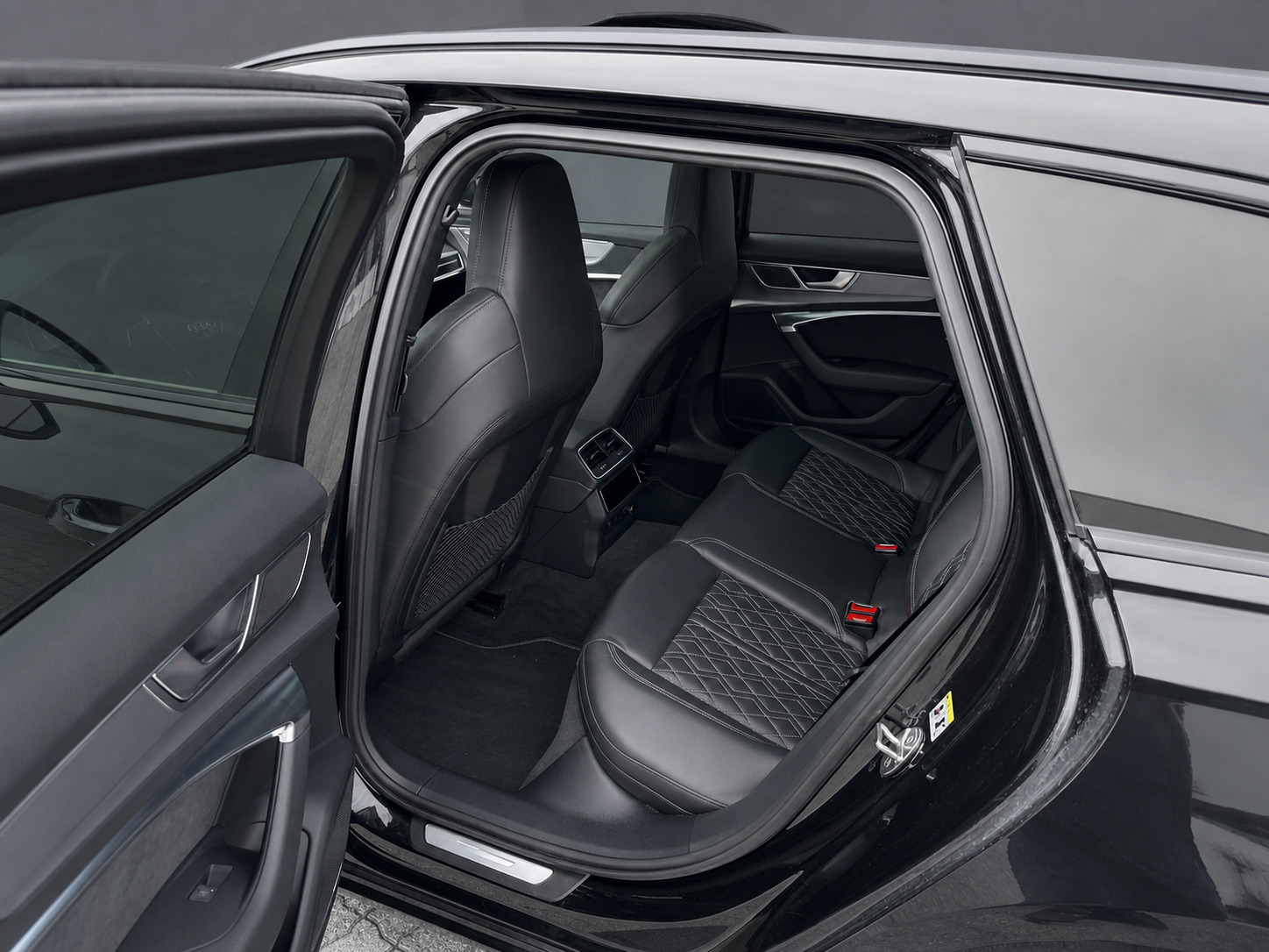 Sort Audi A 6 fra 2020