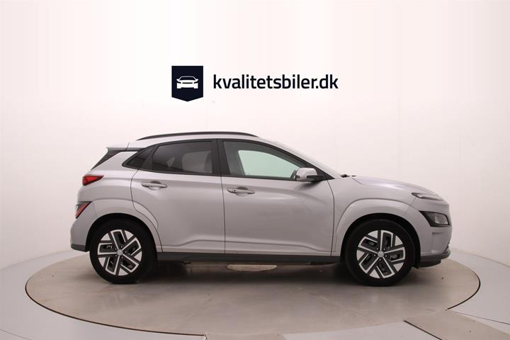 Sølv Hyundai Kona fra 2023