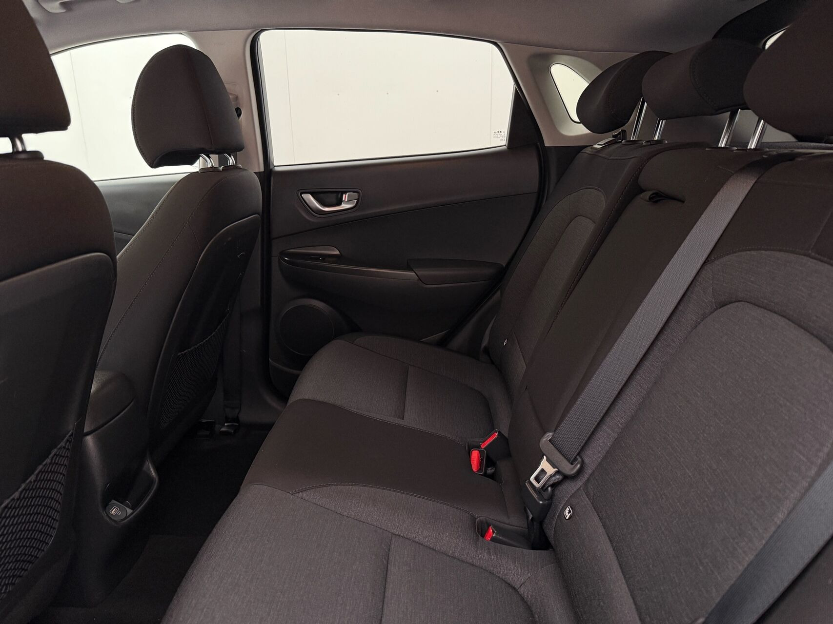 Sølv Hyundai Kona fra 2023