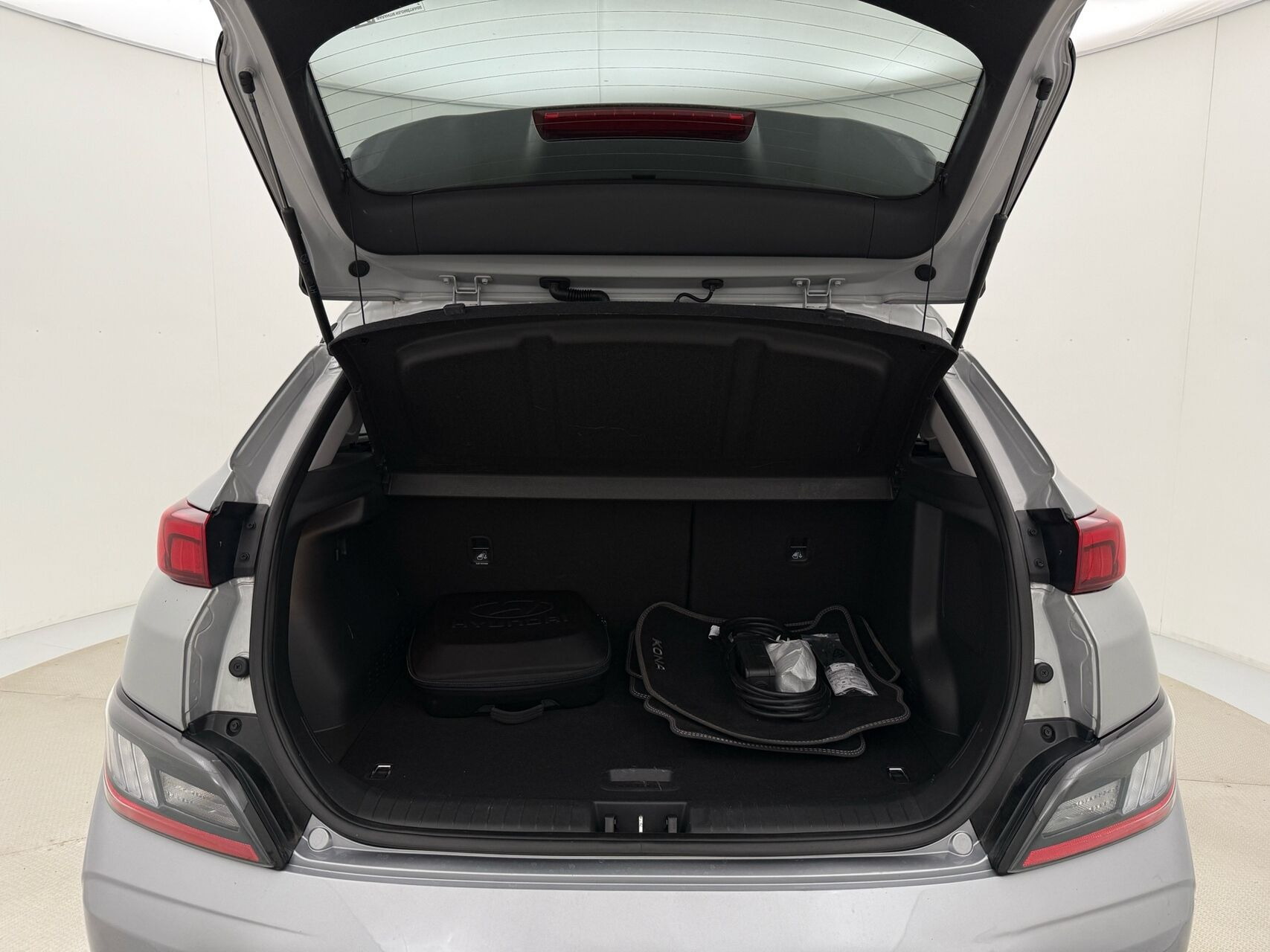 Sølv Hyundai Kona fra 2023