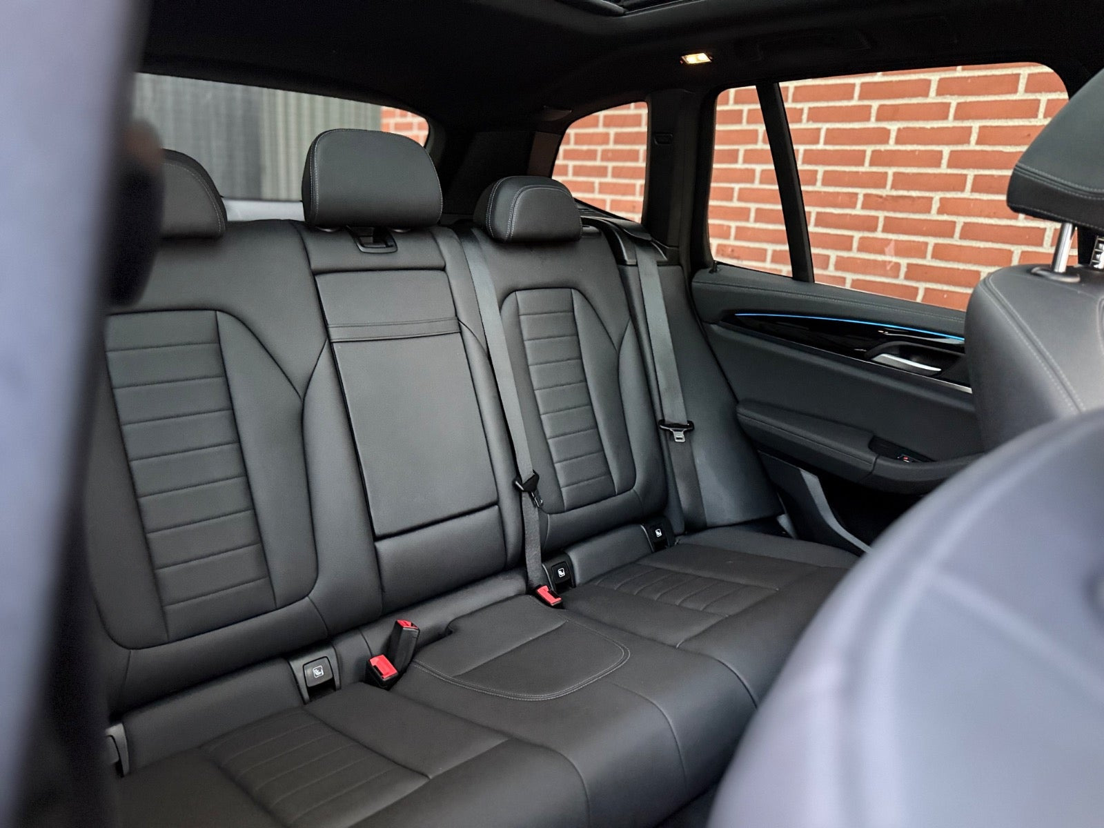 Blå BMW iX3 fra 2021
