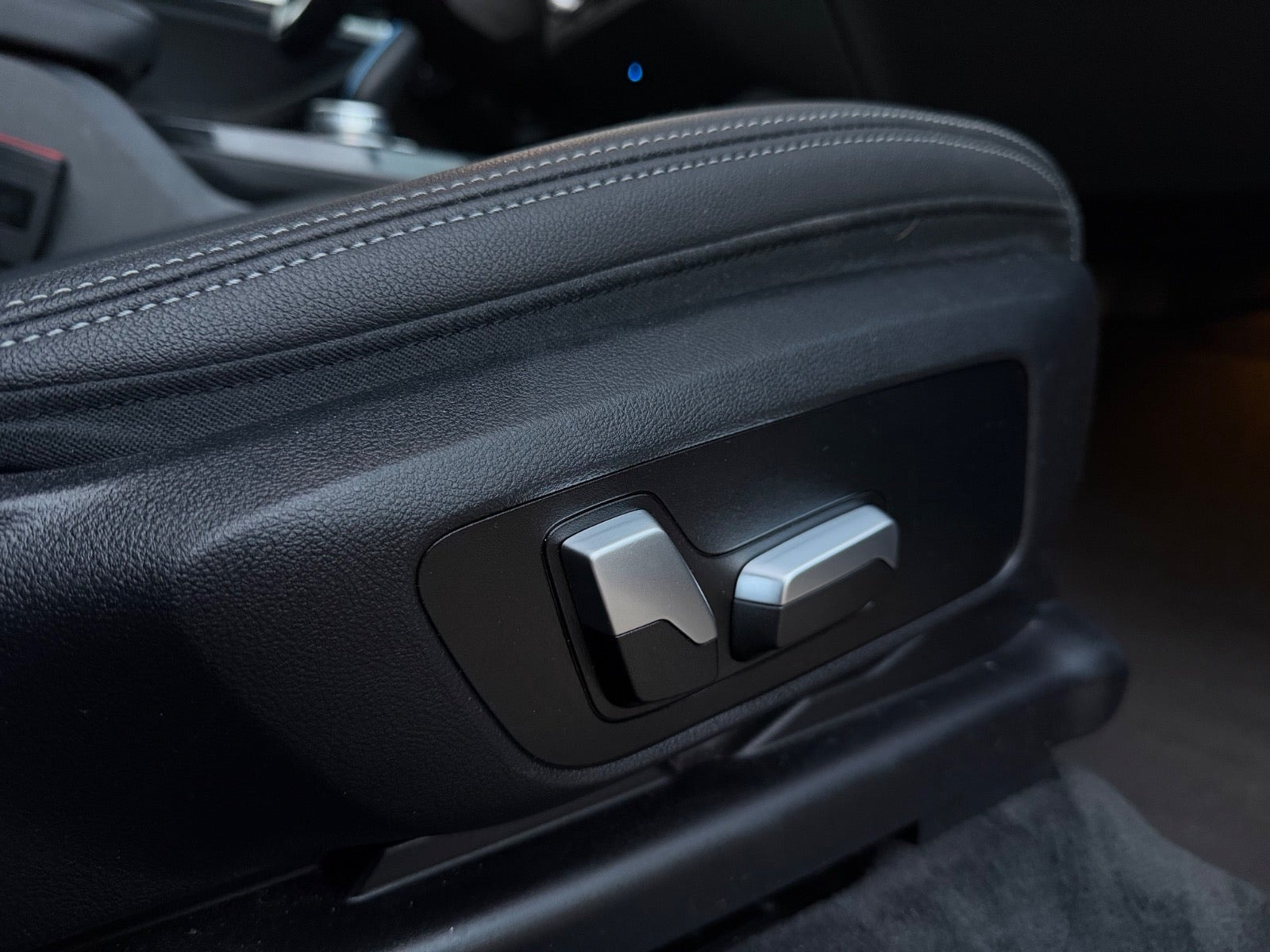 Blå BMW iX3 fra 2021