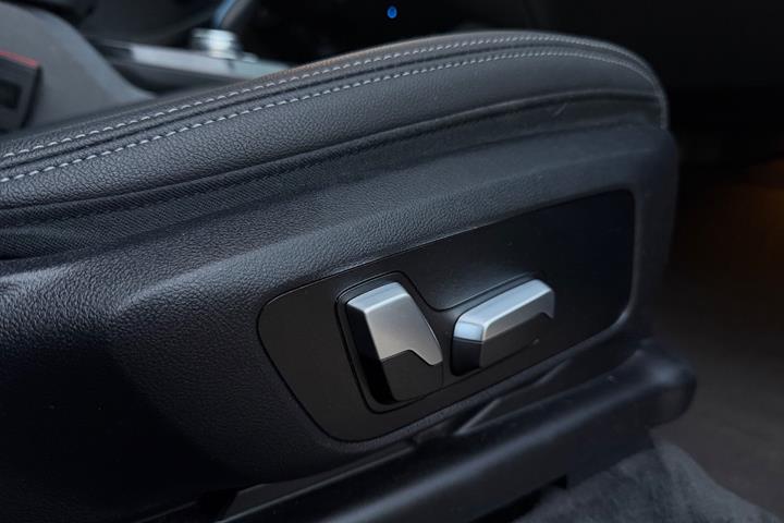 Blå BMW iX3 fra 2021