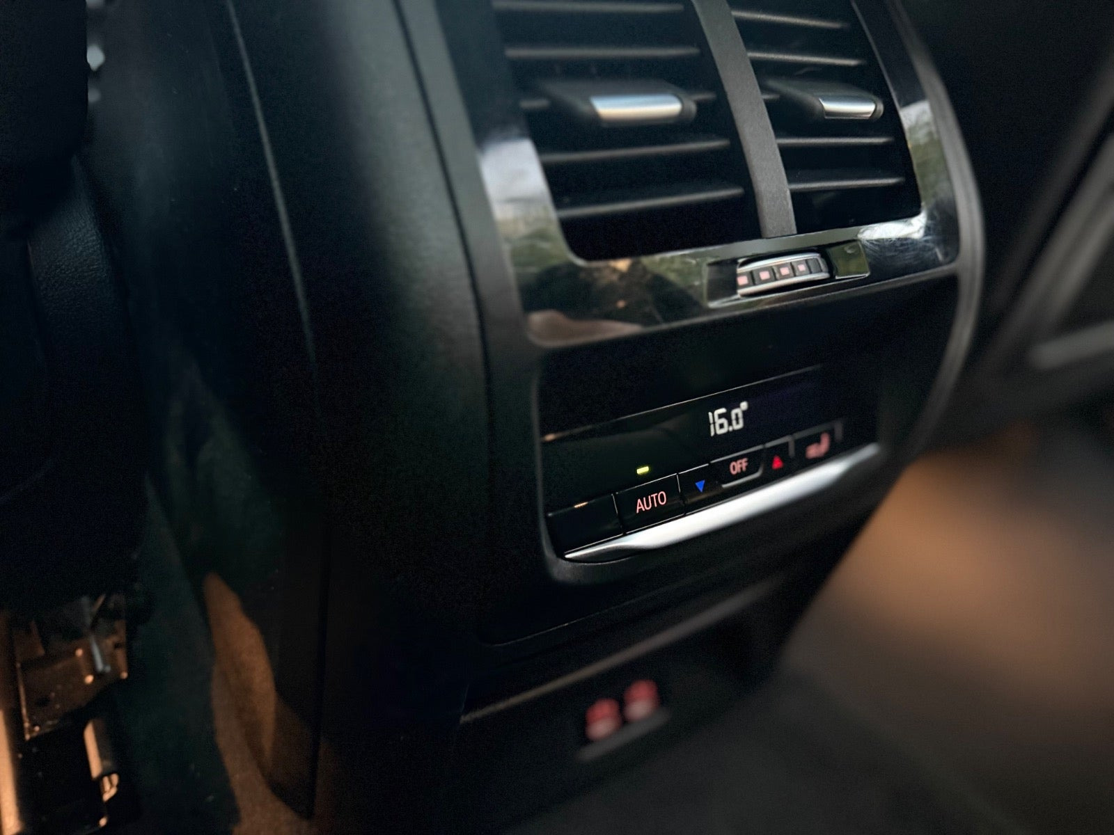 Blå BMW iX3 fra 2021