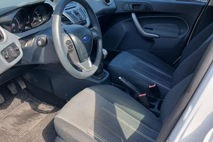 Hvid Ford Fiesta fra 2009