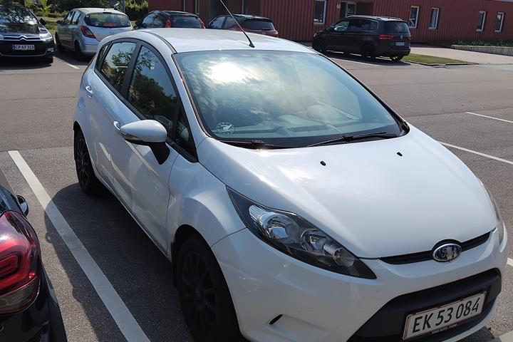 Hvid Ford Fiesta fra 2009