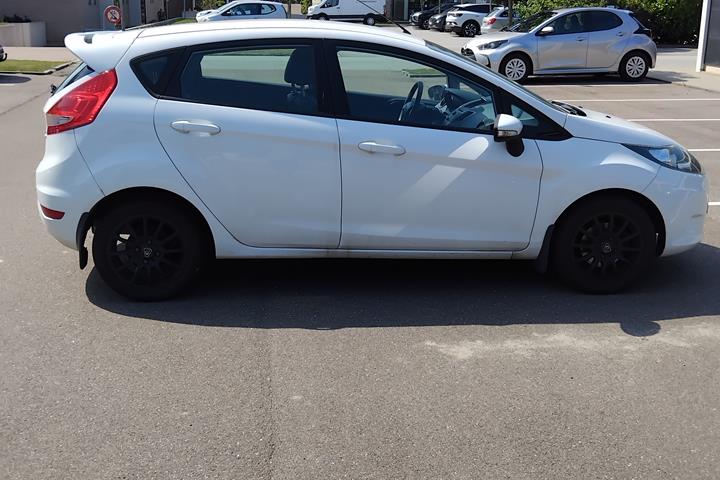 Hvid Ford Fiesta fra 2009