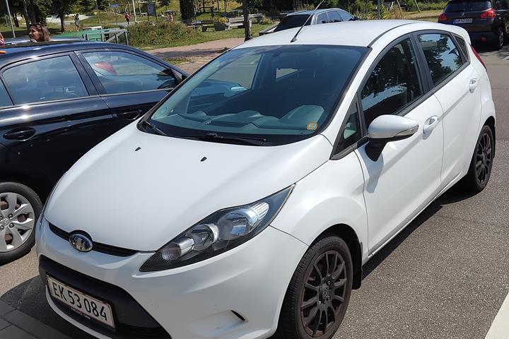 Hvid Ford Fiesta fra 2009