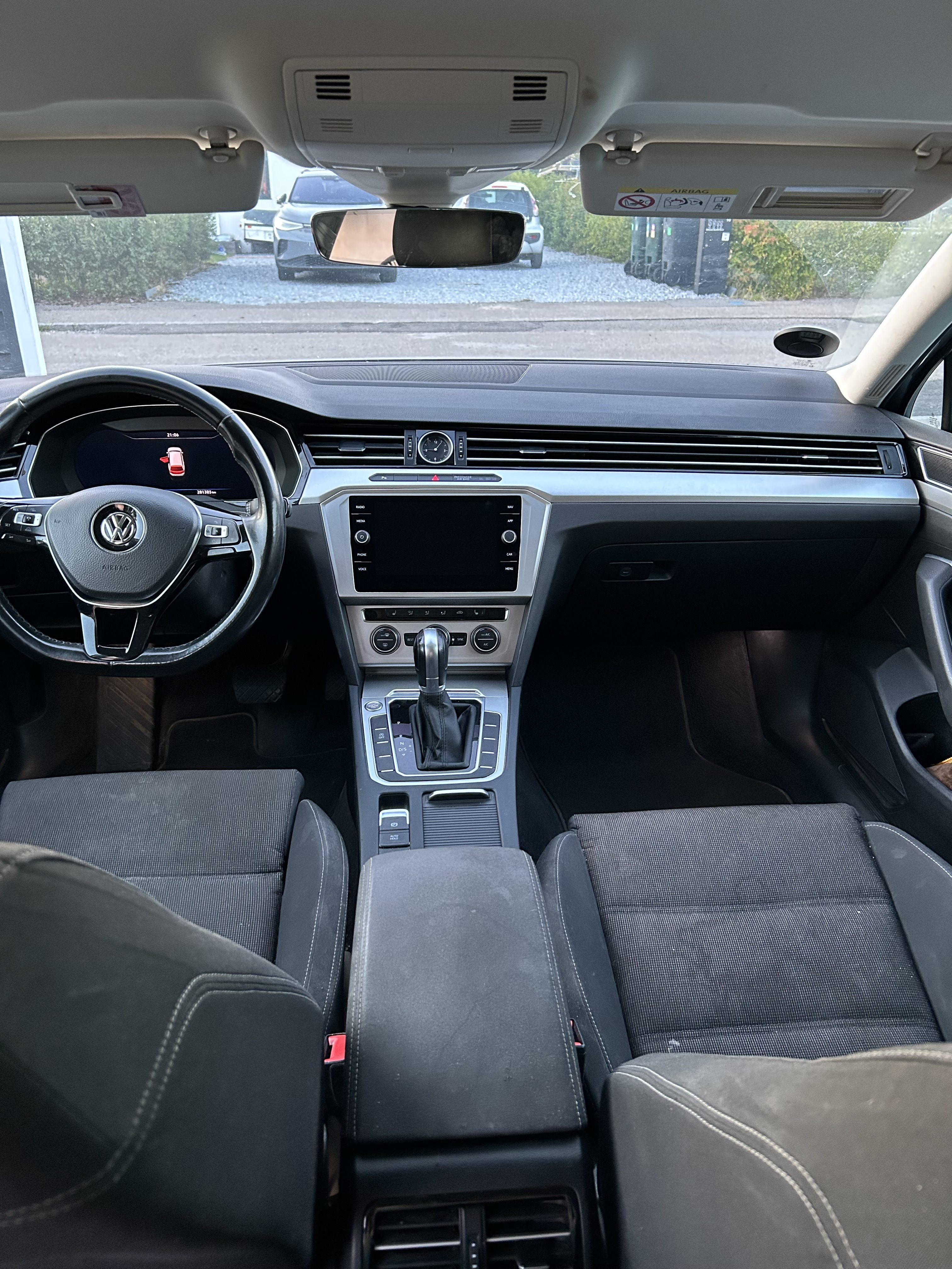 Grå VW Passat fra 2017