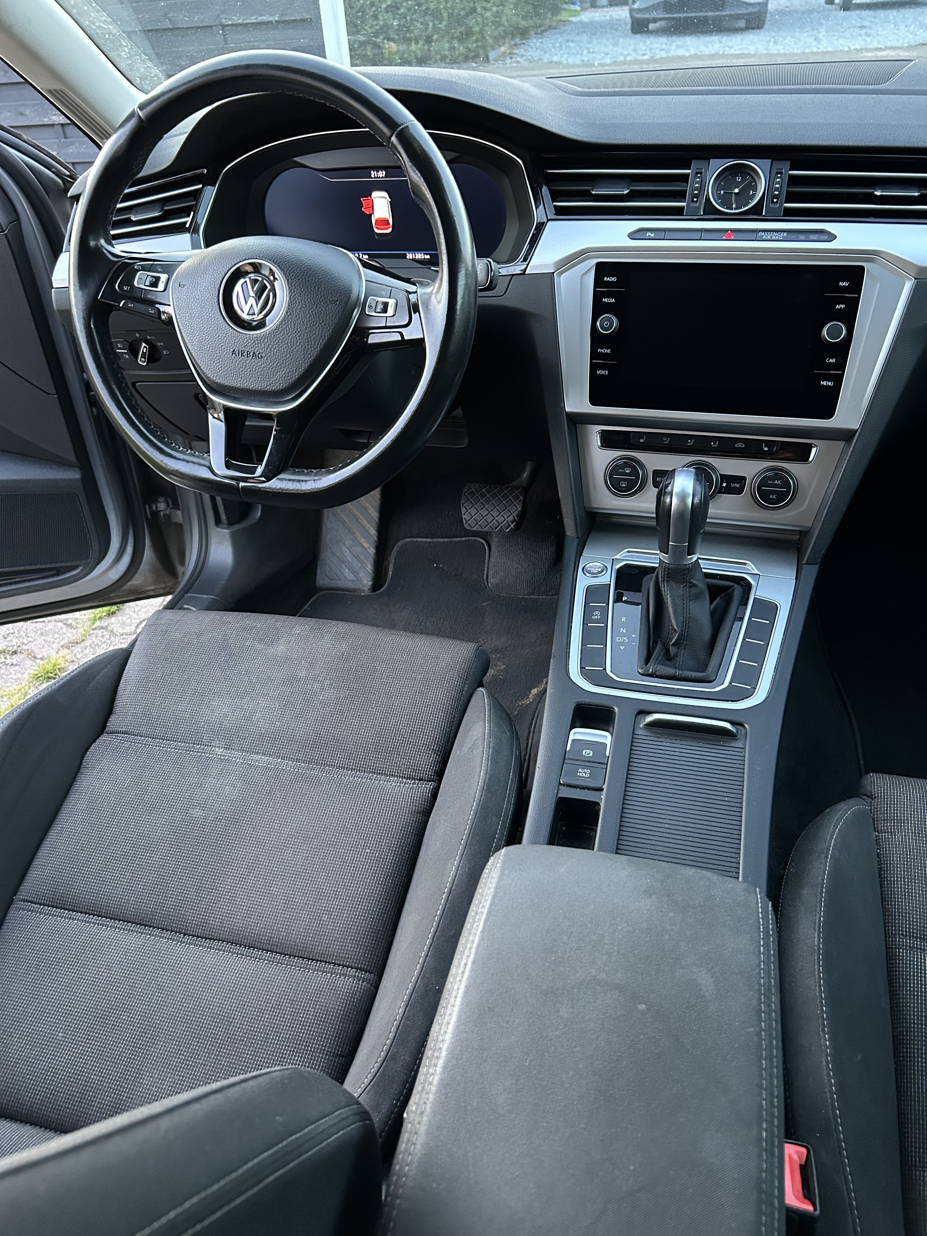 Grå VW Passat fra 2017