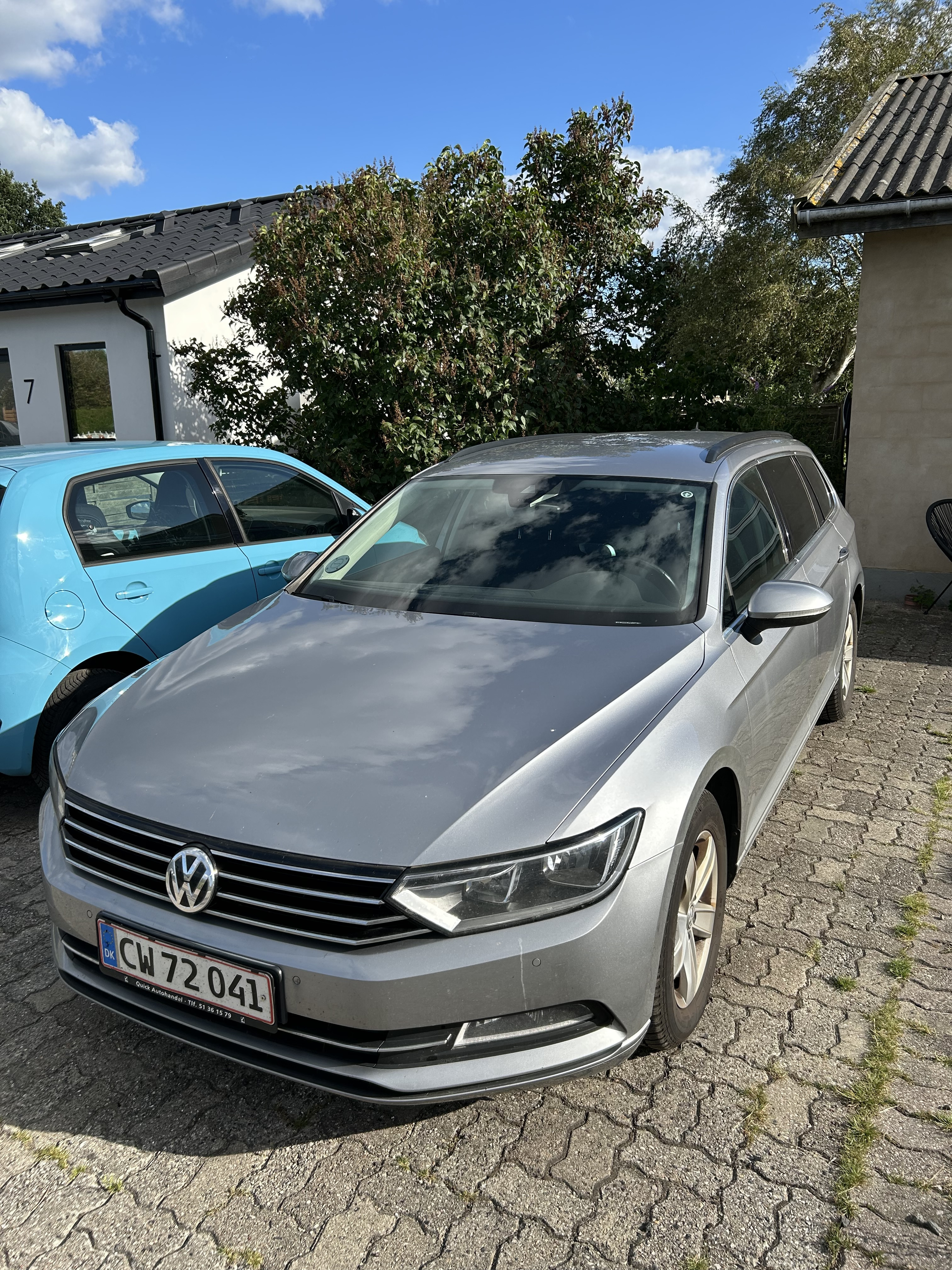 Grå VW Passat fra 2017