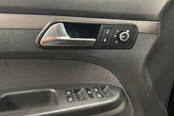 Sort VW Touran fra 2014