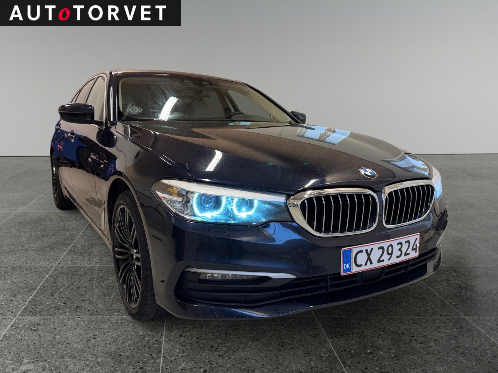Blå BMW 520d fra 2020