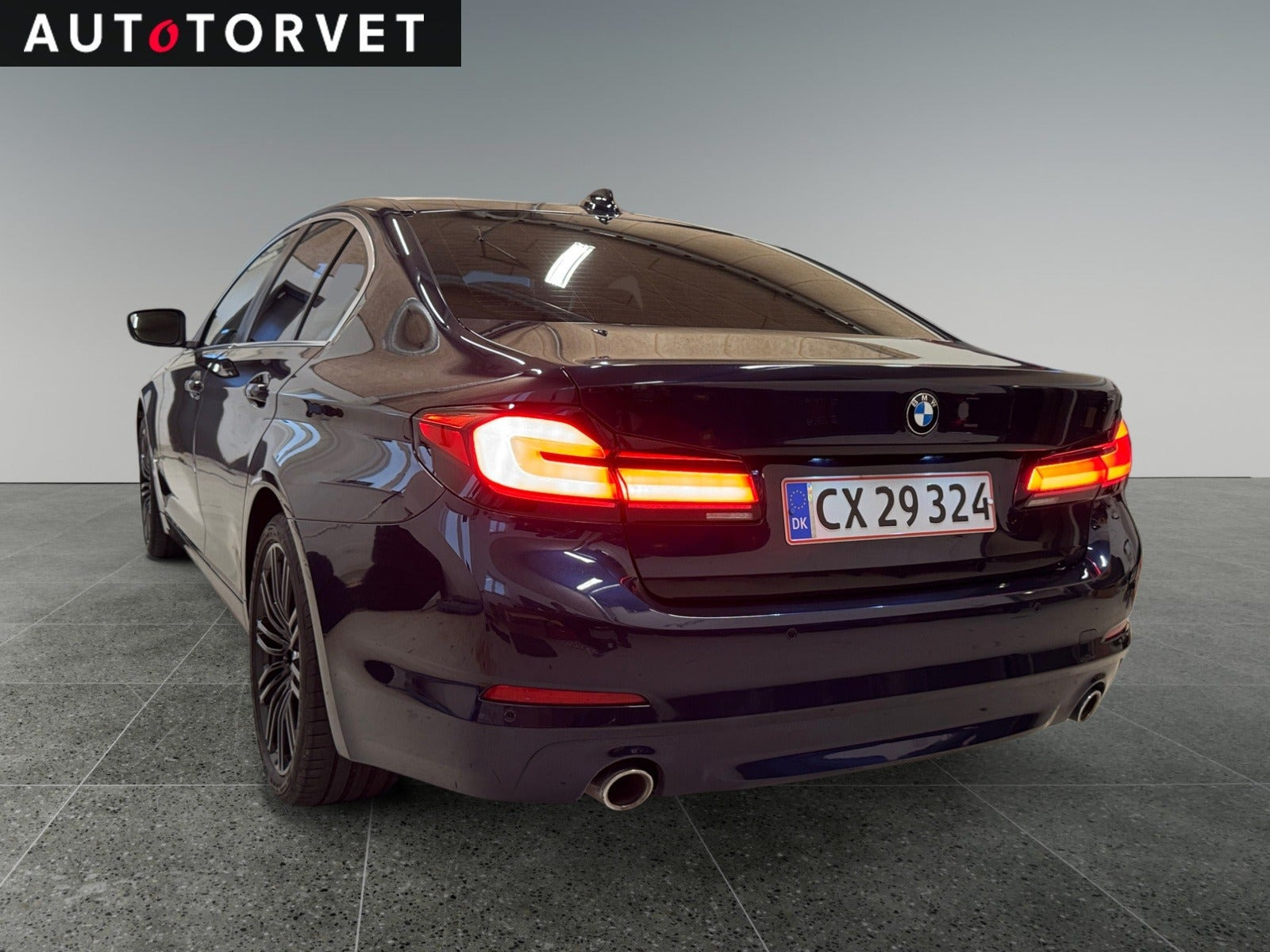 Blå BMW 520d fra 2020