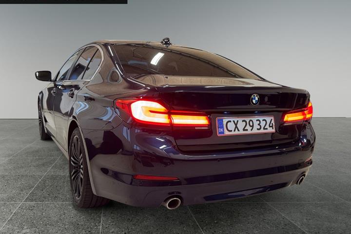 Blå BMW 520d fra 2020
