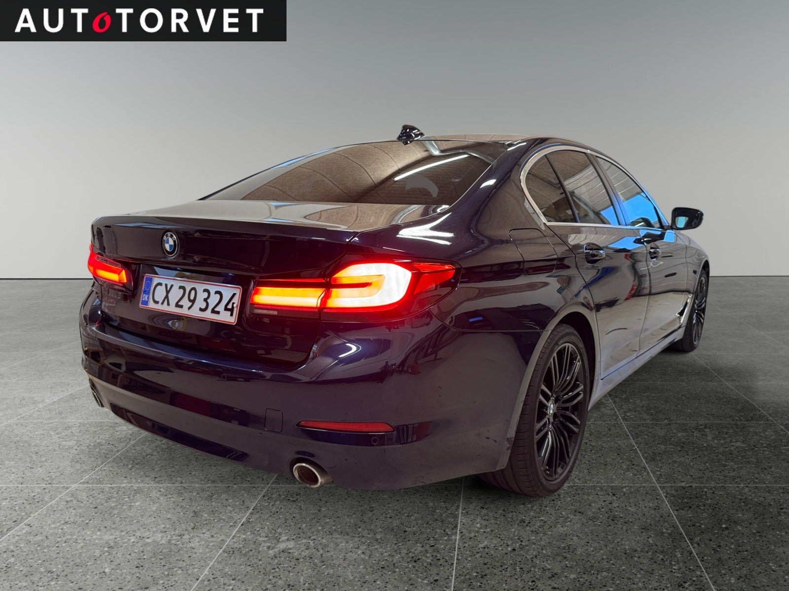 Blå BMW 520d fra 2020