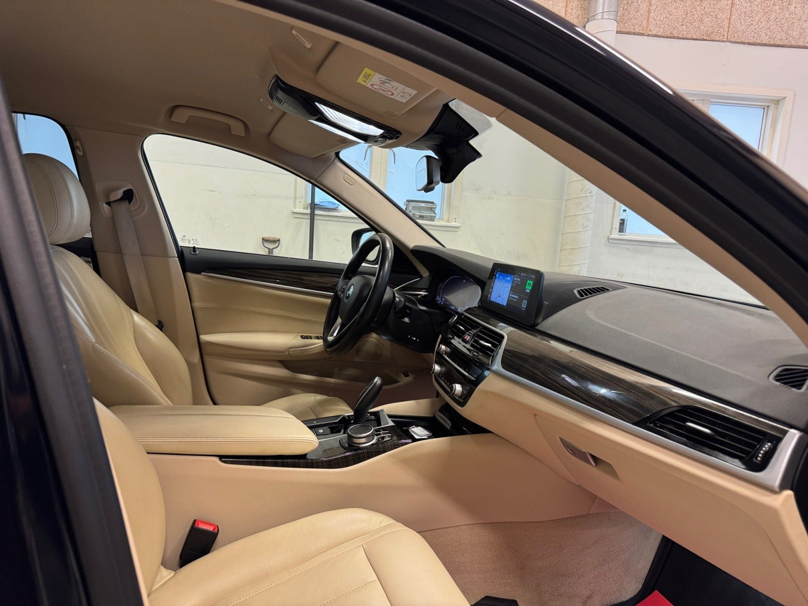 Blå BMW 520d fra 2020