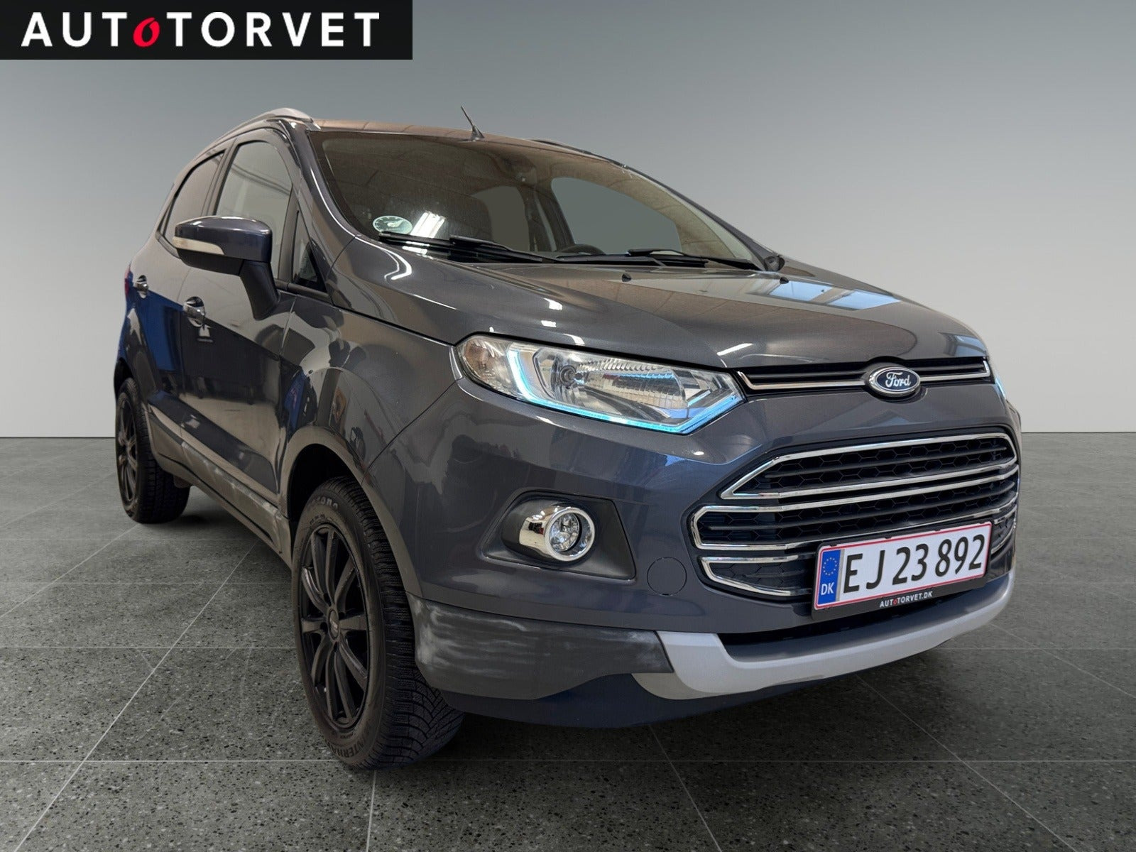 Grå Ford EcoSport fra 2016