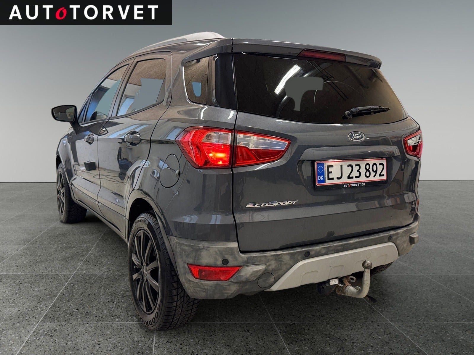 Grå Ford EcoSport fra 2016