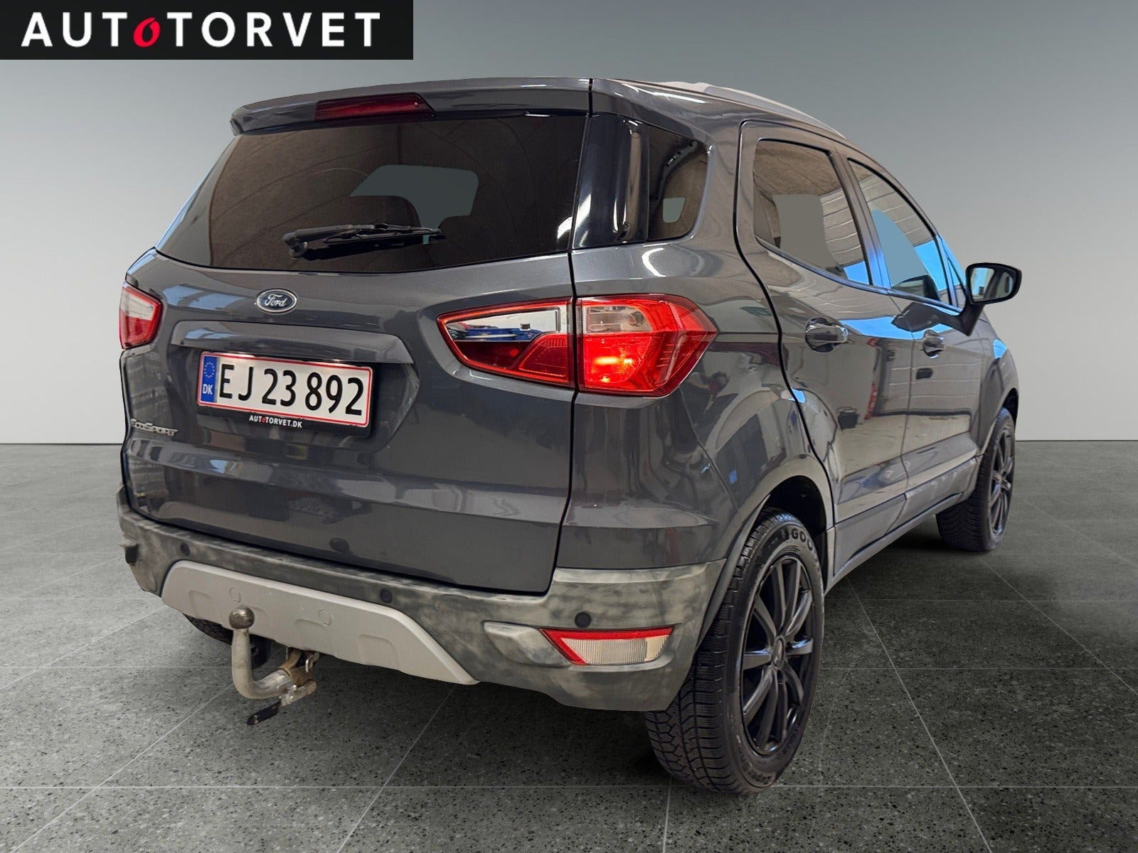Grå Ford EcoSport fra 2016