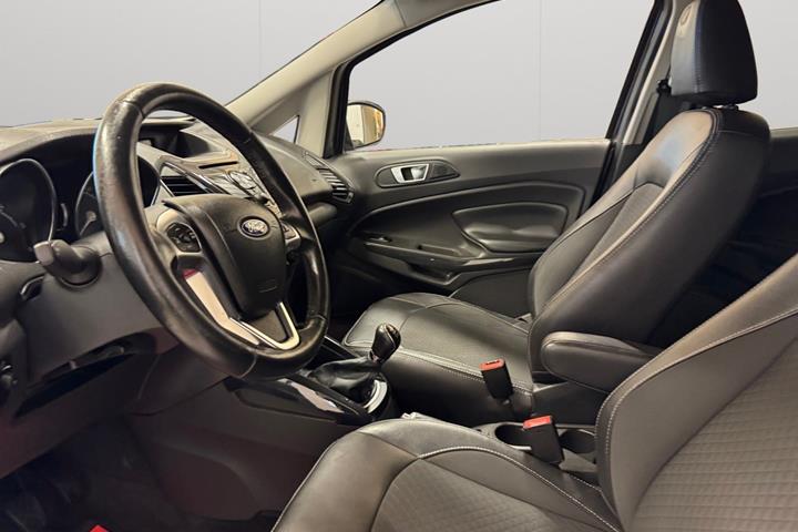 Grå Ford EcoSport fra 2016