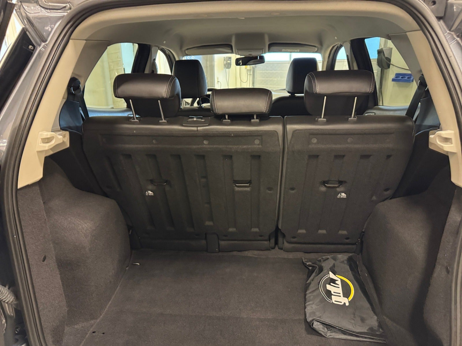 Grå Ford EcoSport fra 2016