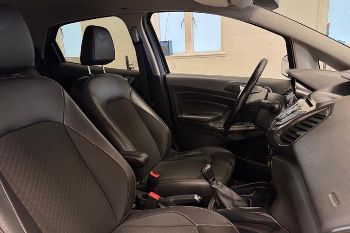 Grå Ford EcoSport fra 2016