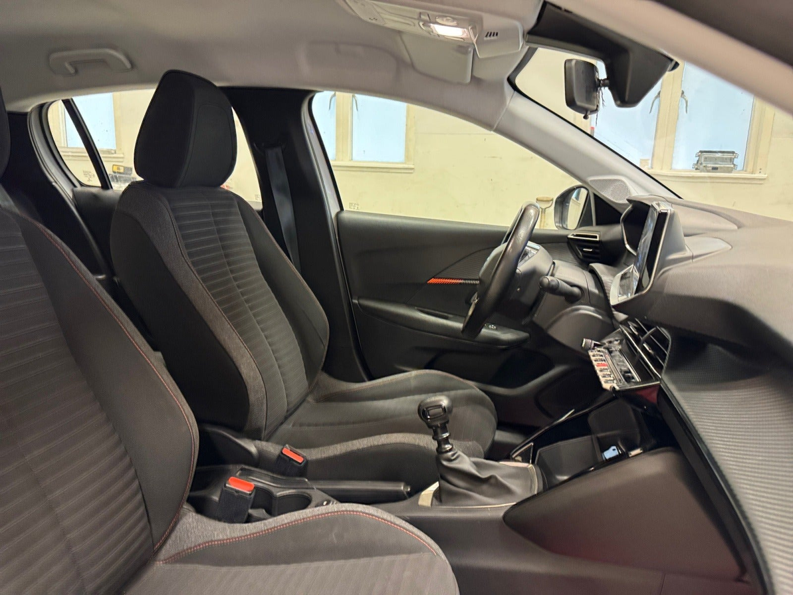 Hvid Peugeot 208 fra 2020