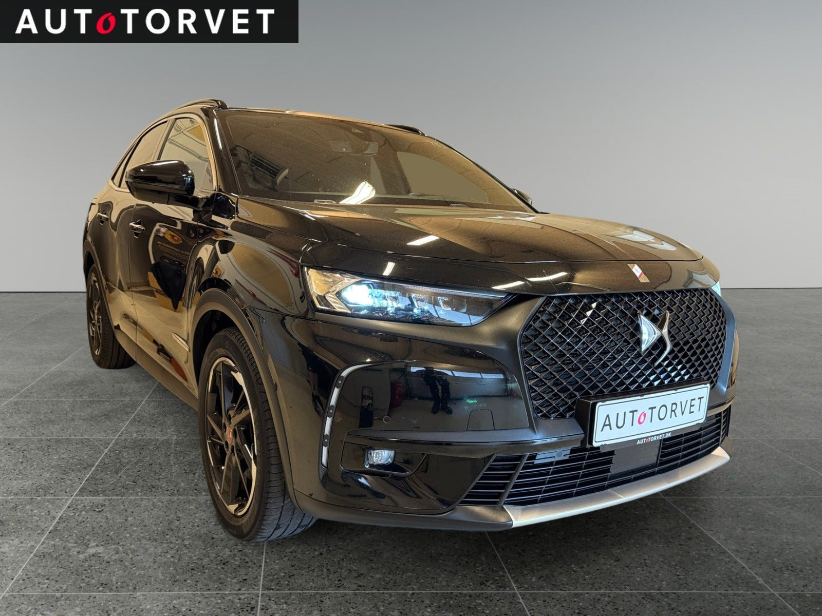 Sort DS DS 7 CrossBack fra 2021 set udefra