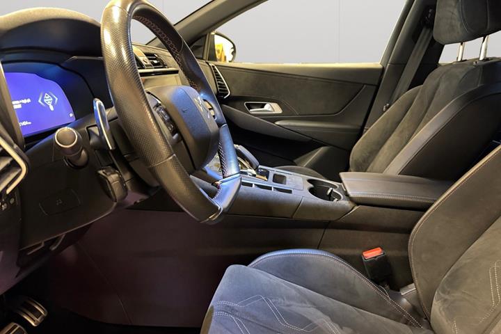 Sort DS DS 7 CrossBack fra 2021 set indefra