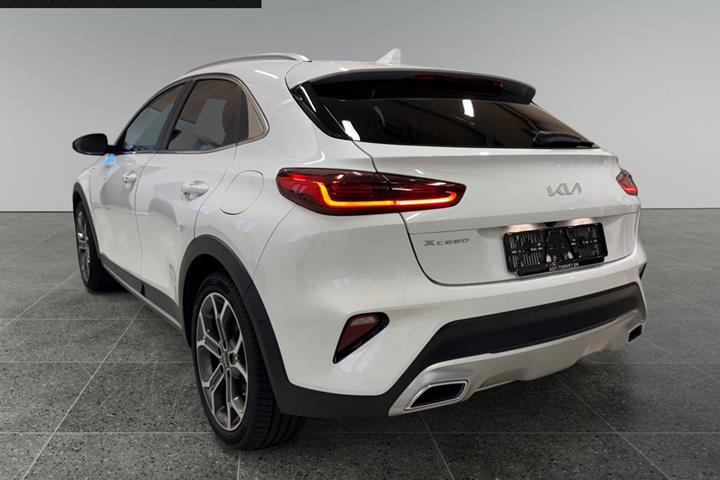 Hvid Kia XCeed fra 2022