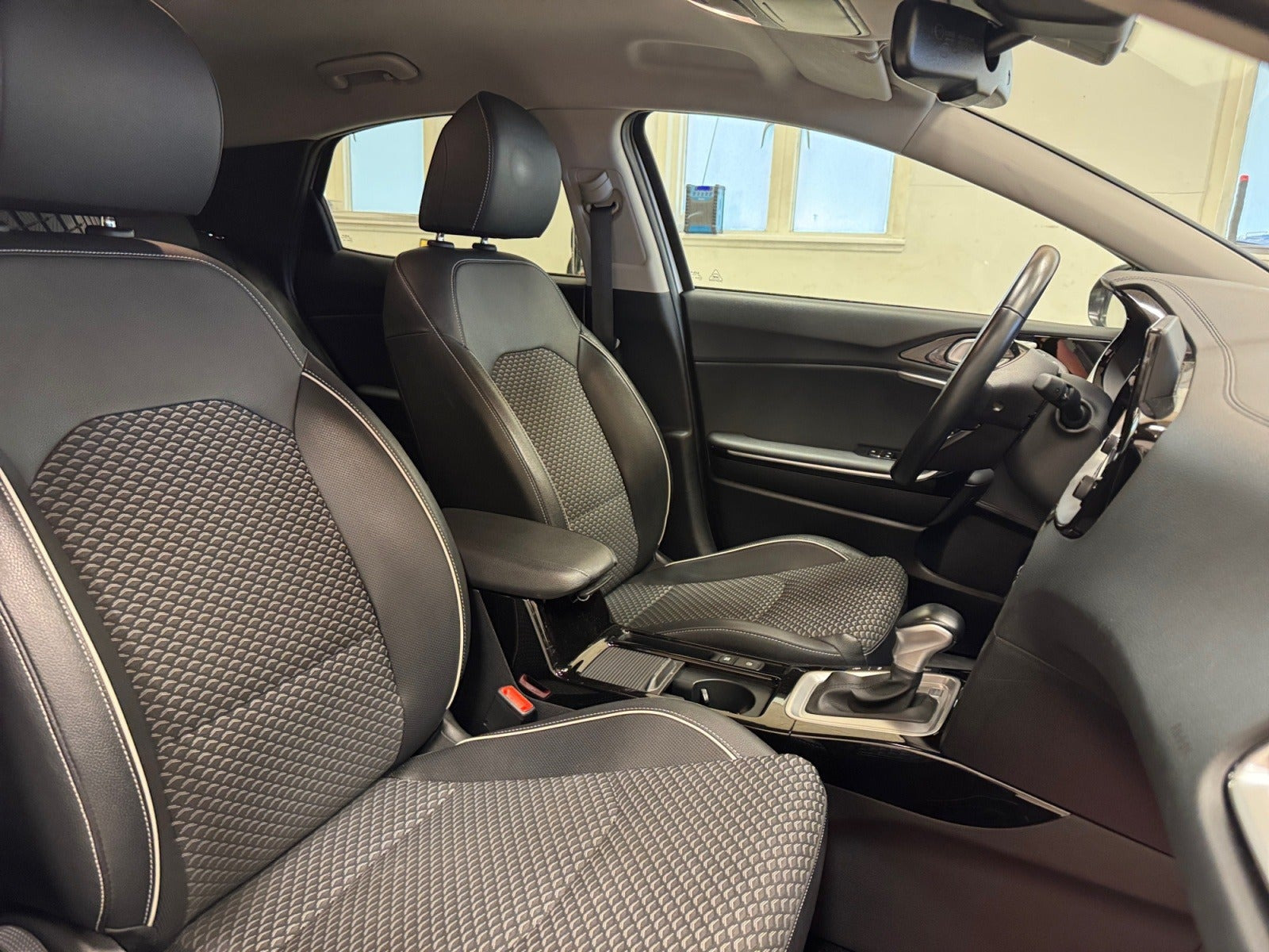 Hvid Kia XCeed fra 2022