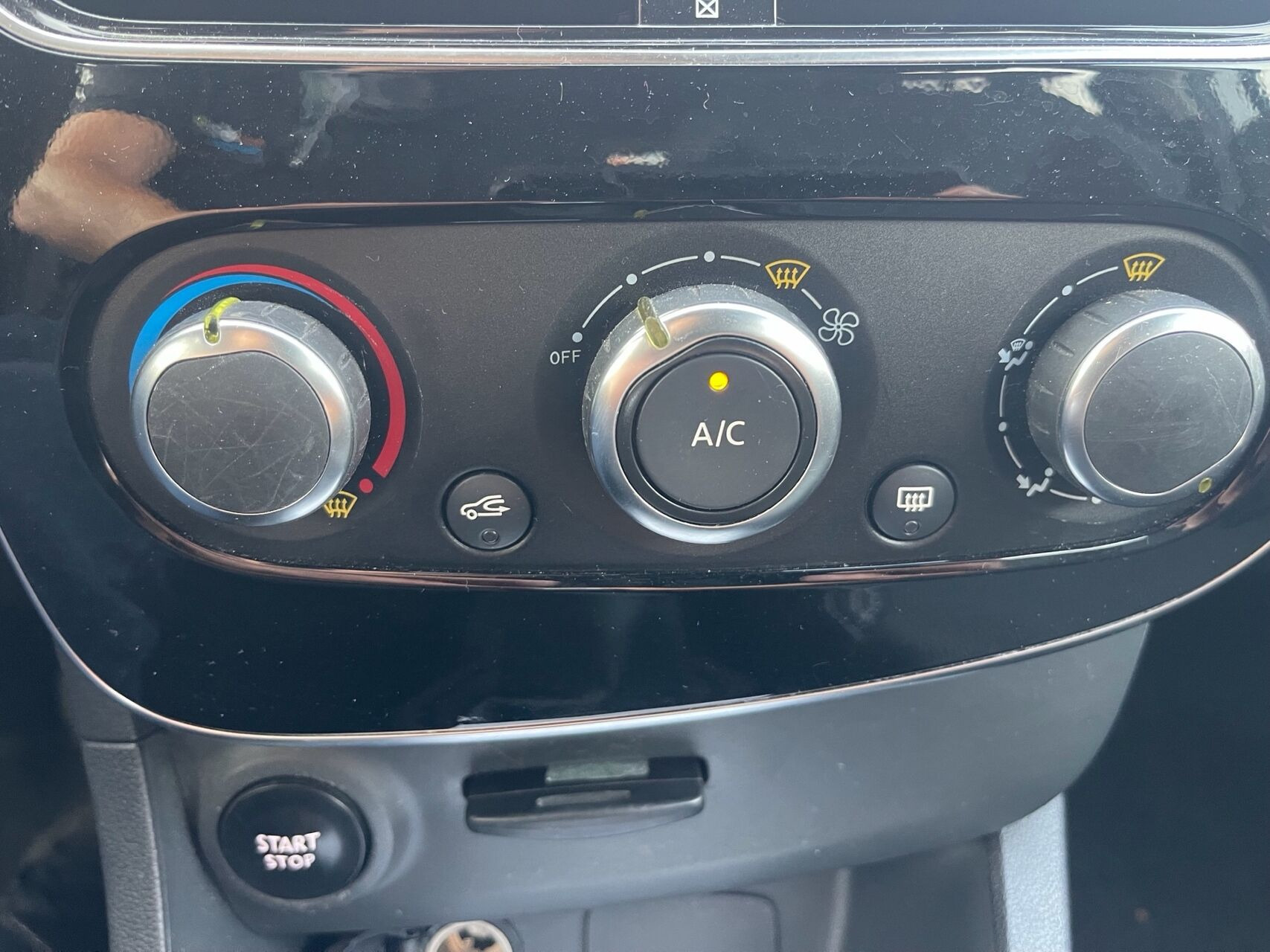 Sølv Renault Clio fra 2018