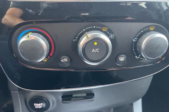 Sølv Renault Clio fra 2018