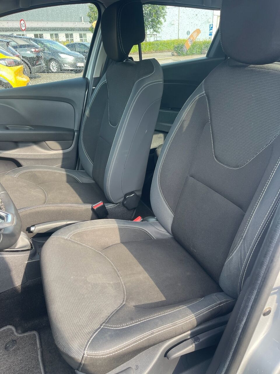 Sølv Renault Clio fra 2018