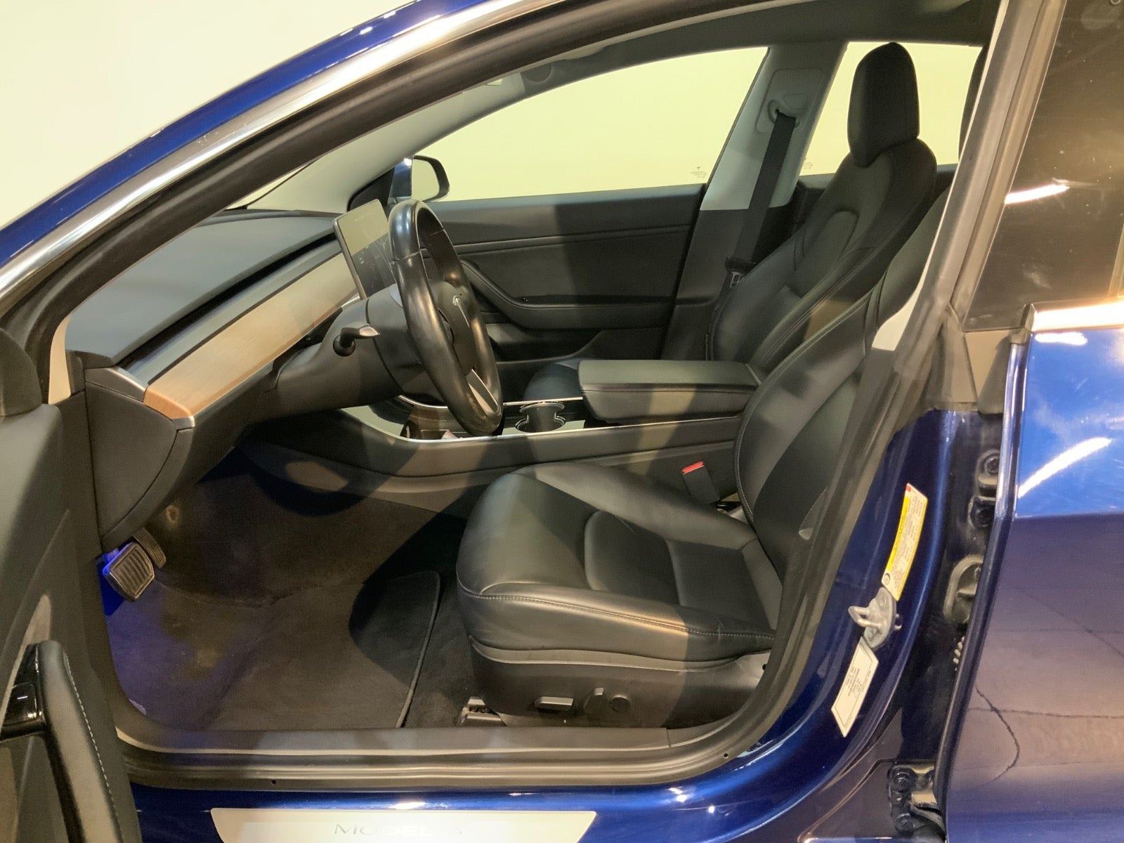 Blå Tesla Model 3 fra 2019