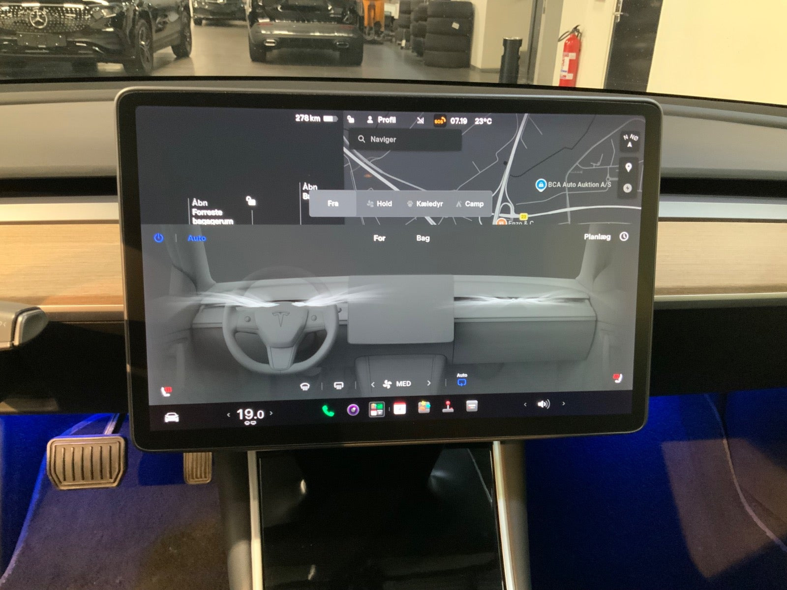 Blå Tesla Model 3 fra 2019