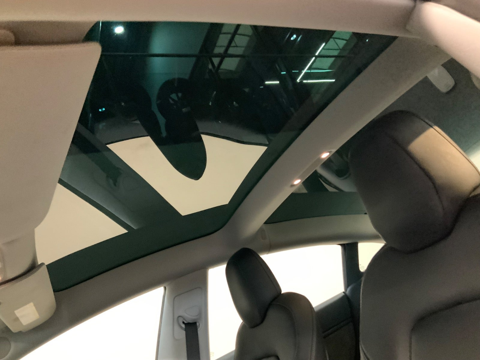 Blå Tesla Model 3 fra 2019