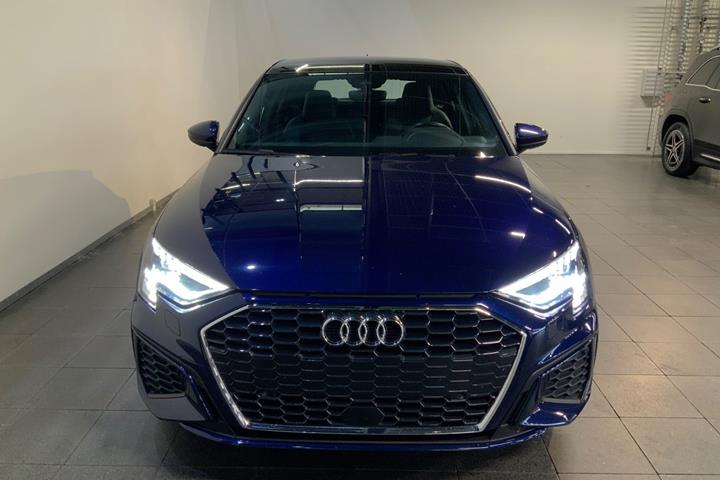 Blå Audi A3 fra 2021