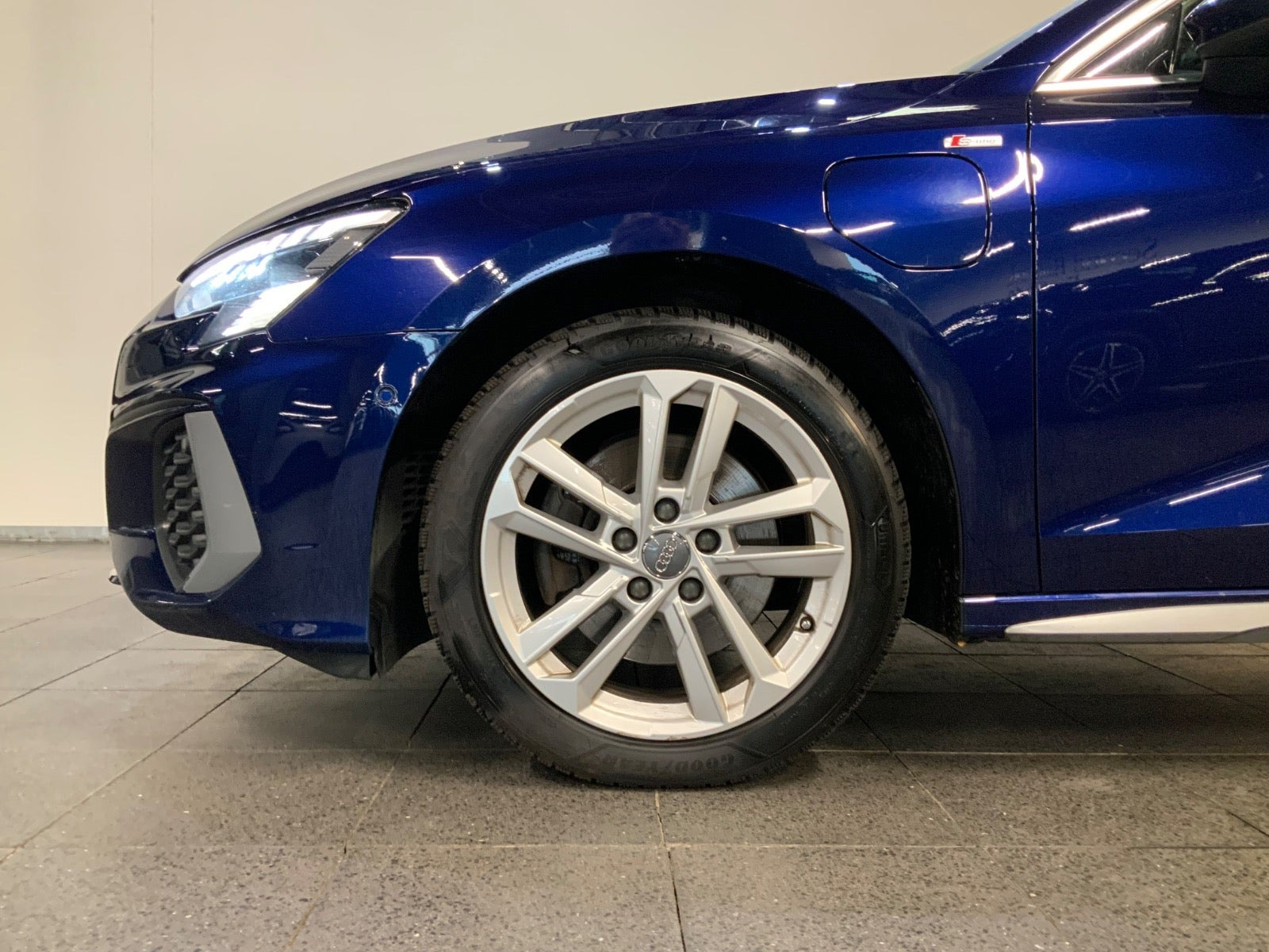 Blå Audi A3 fra 2021