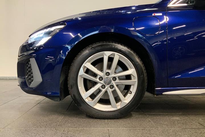 Blå Audi A3 fra 2021